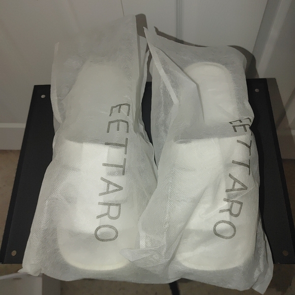 Effortless Style with White Platform Sandals Size 9 - Picture 7 of 8